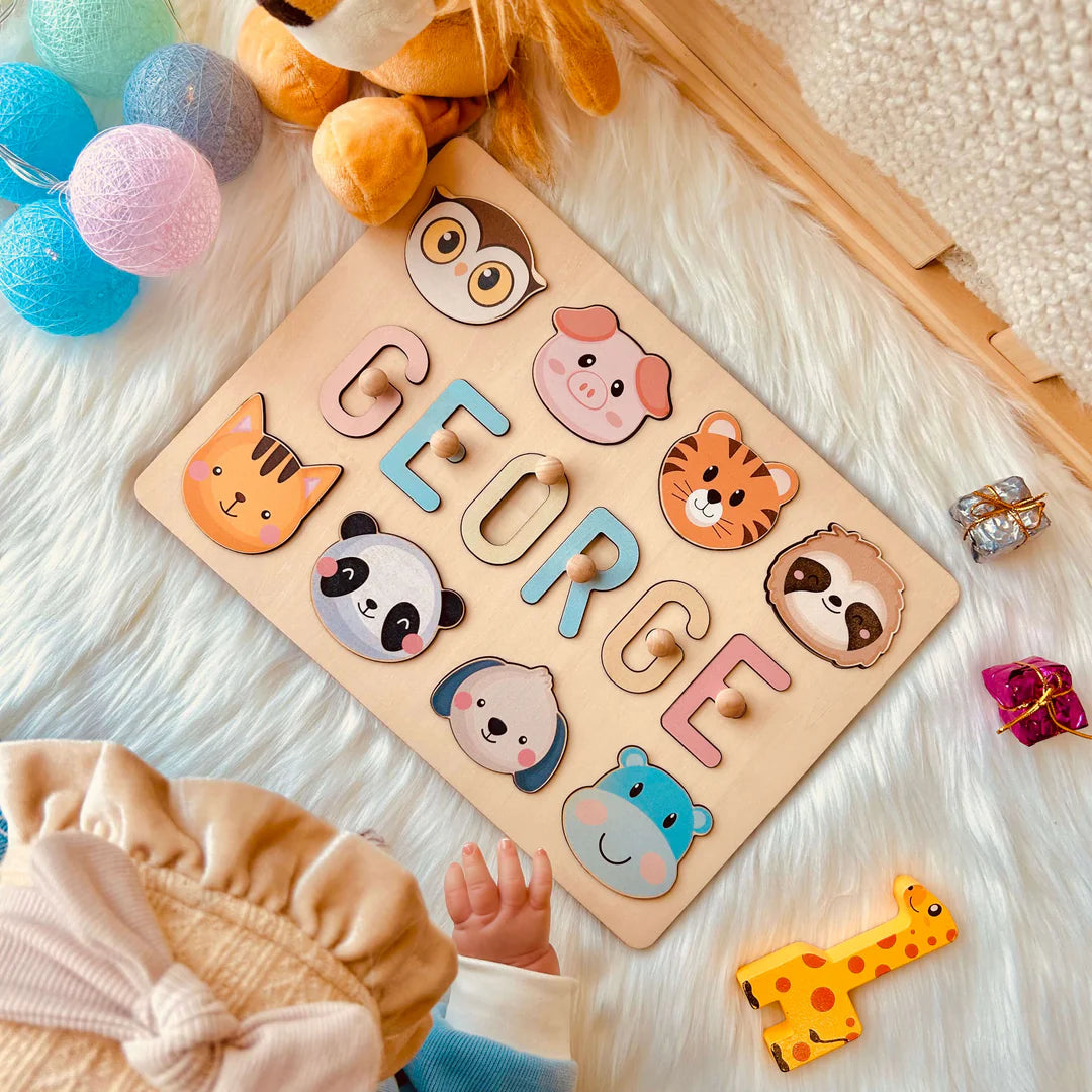 "Houten gepersonaliseerde naam puzzel met schattige dieren, uniek cadeau voor baby's en jonge kinderen"